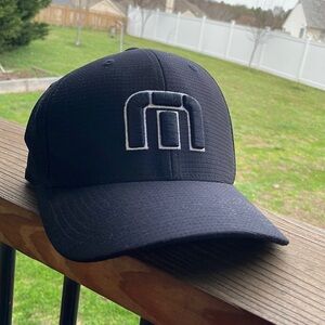 Travis Mathew Mens Golf Hat All Black flexfit L/XL Black logo white outline